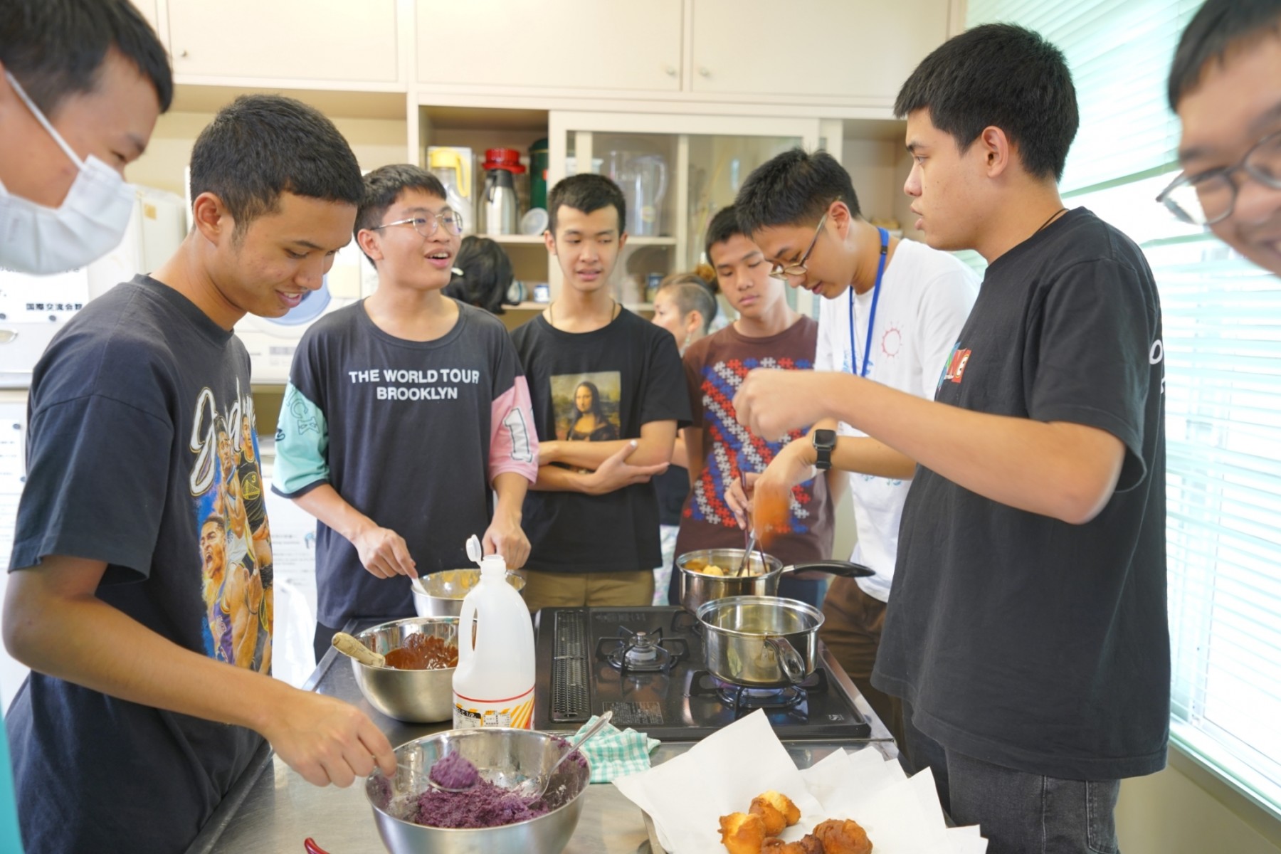 タイ高専KMITL研修生と本校留学生合同での日本料理講習会が行われましたの写真