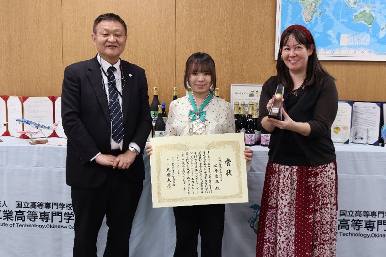 全国大会（英語プレゼン）初優勝！ 第19回全国高等専門学校英語プレゼンテーションコンテスト 全国第１位（全国高等専門学校連合会会長賞）の写真